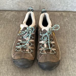 Keen hiking boots: dusty but still in great condition!